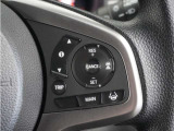 ◆アダプティブクルーズコントロール◆予め設定した車速内でクルマが自動的に加減速。前走車との適切な車間距離を維持しながら追従走行します。【LKAS】車線維持支援システムでステアリング操作を支援。