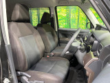 運転席シート廻りは使用感も少なく、良好な状態となっています。丁寧に使われていたことがよくわかりますね。後部座席も気になるようなキズ・汚れやへたり等、大きなダメージはなく、良好な状態です。