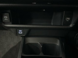 パワーアウトレット・USBで電子機器の充電もできます。スマホの充電も安心です。