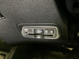 ハンドルの左下にETCがついています。高速道路の料金所の通過も楽々です。 カードの取り出しもしやすい場所についています。