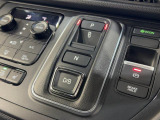 【シートヒーター】運転席、助手席にはシートヒーターが装備されております。これからの季節には嬉しい装備です!