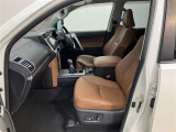 【運転席・助手席】いたみ・汚れなどは少なく、全体的に良好な状態です!