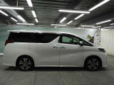 納車前に自社整備工場で点検整備を実施。納車から1年間の全国トヨタロングラン保証付きですので、ご安心してお乗りいただけます!