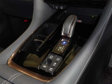電動パーキングブレーキ・ブレーキホールドを装備してます。ホールド機能は信号待ちが多い一般道で疲労軽減になり、大好評です!