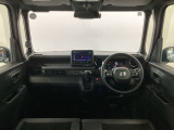 【前方視界】開放的な前方視界!運転がしやすく疲れにくいです♪窓が大きく、見通しがとっても良いおクルマですよ♪