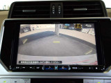 バックカメラがあるので車両後方の安全確認もラクラクです!大きな車体&初めての場所でも安心して駐車することが可能です!