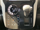 フルオートエアコン搭載。温度設定だけで、車内はいつも快適な空間を維持できます。