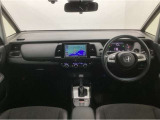 【前方視界】開放的な前方視界!運転がしやすく疲れにくいです♪窓が大きく、見通しがとっても良いおクルマですよ♪
