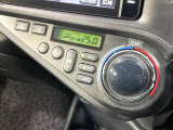 【オートエアコン】一度お好みの温度に設定すれば、車内の温度を検知し風量や温度を自動で調整。暑い&hellip;寒い&hellip;と何度もスイッチ操作をする必要はありません。快適な車内空間には必須の機能ですね♪