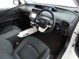 シンプルで使いやすいデザインの運転席です。