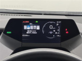 【メーター】メーターがすべて液晶画面で表示。クルマのスピードなど重要な情報の視認性はそのままに、非常にたくさんの情報が表示可能。最新の車両にふさわしい近未来的な印象を受けますね!安全機能の設定も可能。