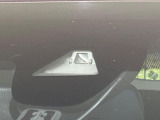【ホンダセンシング】走行中に前方の車両等を認識し、衝突しそうな時は警報とブレーキで衝突回避と被害軽減をアシスト。より安全にドライブをお楽しみいただけます。