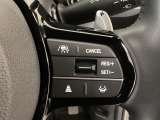 【アダプティブ・クルーズ・コントロール】予め設定した車速内でクルマが自動的に加減速。 前走車との適切な車間距離を維持しながら追従走行し、高速道路でのドライバーの疲労を軽減してくれる嬉しい機能付♪