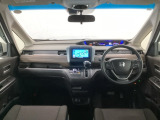 【前方視界】開放的な前方視界!運転がしやすく疲れにくいです♪窓が大きく、見通しがとっても良いおクルマですよ♪