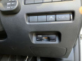 ETC車載器付きです♪高速道路をスイスイと通過!で、キャシュレス!クルマは料金所をノンストップで通過することができます☆