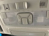 両側パワースライドドアです。両手が荷物でいっぱいの時、どちらからでもドアの開閉がラクラクです♪安全装置も付いているので、お子様の乗り降りも安心の便利機能です。