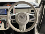 ステアリングから手を離さず、運転に集中したままオーディオ等の操作ができます。
