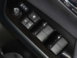 電動格納式ドアミラー・パワーウインドウを装備しています。