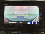 バックでの車庫入れも安心です! リアカメラが付いているバックモニター付のナビを装備しております。操作線もついており距離感も画面から確認できます。