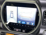 パノラミックビューモニターシステムが付いているので車の上から見た映像が確認できますよ。 一目で車両周辺の情報を確認できますが、直接安全をご確認下さい。