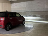 LEDヘッドランプです。十分な明るさを保ちつつも消費電力が少なく、バルブ寿命も長いのが特徴です。瞬時にMAXの光量を発揮するのもLEDならではです。