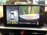 【パノラミックビューモニター】専用のカメラにより、上から見下ろしたような視点で360度クルマの周囲を確認することができます☆死角部分も確認しやすく、狭い場所での切り返しや駐車もスムーズに行えます。