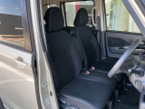 運転席も広々でゆったり気分で運転できます♪