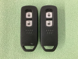 スマートキーを装備しています。鍵を差し込むことなくドアロックの開け閉めと、スタートボタン操作でのエンジンスタートができます。スペアキーも同じものを用意しております。