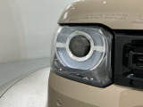 LEDヘッドライトは、点灯の瞬間から最大光量を発揮し、突然暗くなるトンネルなどでの安定感を高めます。