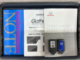 スマートキーは鍵をバッグに入れたままでもドアロックの開閉やエンジンのON・OFFができます。夜間や雨の日も鍵を探さなくて良いので便利です。
