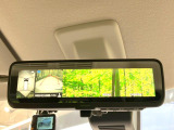 【デジタルルームミラー】後席の大きな荷物や同乗者で後方が確認しづらい時でも安心!カメラが撮影した車両後方の映像をルームミラー内に表示。クリアな視界で状況の確認が可能です!