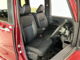【運転席・助手席】内装ルームクリーニング済みです。しっかり綺麗にしていますので、是非、お確かめください。車に自信があるからこそ、是非一度ご来店頂き内外装も見てもらえると幸いです。