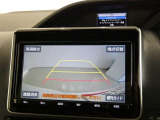 車庫入れや駐車で威力を発揮するのがバックモニター!ナビディスプレイに後ろの様子が映し出されるから安心です。