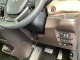 高速で便利なETCがあり、便利なパワースライドドアや、横滑りを防ぐVSAなどのスイッチは、運転席の右側、手の届きやすい位置にあります。