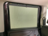 ロールサンシェイドは、太陽光を防ぐので冷房の効きを良くする効果もあるんです。エアコンを控えめにすれば燃費向上も見込めますよ。