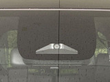 【トヨタセーフティセンス】走行中に前方の車両等を認識し、衝突しそうな時は警報とブレーキで衝突回避と被害軽減をアシスト。より安全にドライブをお楽しみいただけます。