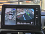 アラウンドビューモニター。上空から見下ろしているような映像で、スムースな駐車をサポートします。