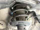 お車を安心してお乗りいただく為には、足回りの定期点検が欠かせません。サービスサポート(有償保証)では無料点検もご提供しており、安心のカーライフをお過ごしいただけるサポート体制が整っています。