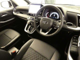 【運転席】運転席周りの画像です。プロの手で隅々までクリーニングしています。ご来店いただき実際に見てみてくださいね☆