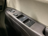 ドアミラーのスイッチは運転席ドアにあります。