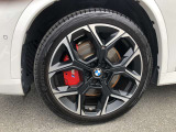 BMW純正20インチホイール。洗練されたデザインで、足元の個性を引き立てます。
