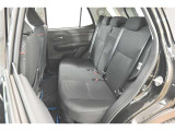 中古車をキレイで気持ちよくお乗りいただけるよう、エンジンルームからシートを外した洗浄まで、目に見えない部分も徹底的に洗浄しています!