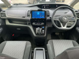インパネ全体は写真の通りです!広々の運転席!運転席周りのボタンも操作しやすいです!写真で見切れている部分で見たい箇所があればお気軽にお問い合わせください!!