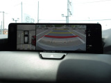 車両の前後左右にある4つのカメラを活用し、センターディスプレイの表示や各種警報音で低速走行時や駐車時に車両周辺の確認を支援し、見えない部分の危険察知をサポートいたします!