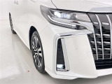 フォグランプ装着車です。暗い夜道の車両前方を明るく照らします