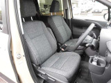 【内装】シエンタの車内です♪もちろん、フロアマットもついてますよ〜!