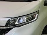 【LEDヘッドライト】悪天候や夜間走行時も良好な視界を確保し安心して運転できる高輝度LEDヘッドライトを装備!点灯速度が早く、消費電力も抑えられています。