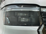 LEDヘッドライトは、点灯の瞬間から最大光量を発揮し、突然暗くなるトンネルなどでの安定感を高めます。