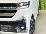 【LEDヘッドライト】悪天候や夜間走行時も良好な視界を確保し安心して運転できる高輝度LEDヘッドライトを装備!点灯速度が早く、消費電力も抑えられています。