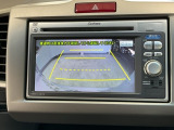 【バックカメラ】運転が苦手な方も車庫入れラクラクです!ギアをリバースに入れれば自動的に切り換わりますので、面倒な操作は不要です♪狭い駐車場もお車を傷つけず安心ですね!